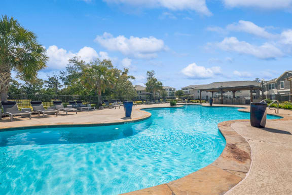 swimming pool at Villages of Magnolia apartments