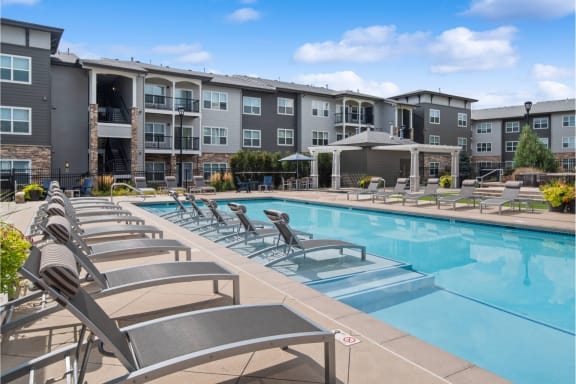 swimming pool at Carrick Bend apartments