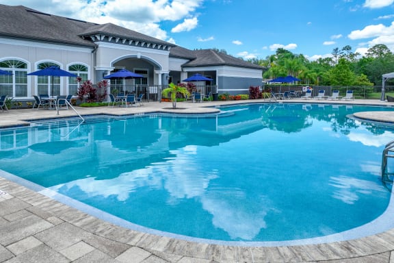 swimming pool at The Reserves at Alafaya apartments