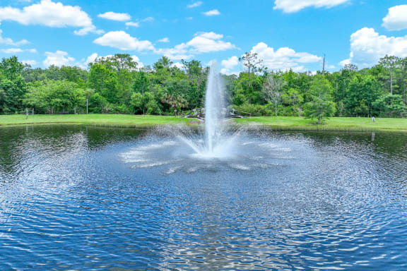 lake with a fountain at The Reserves at Alafaya apartments