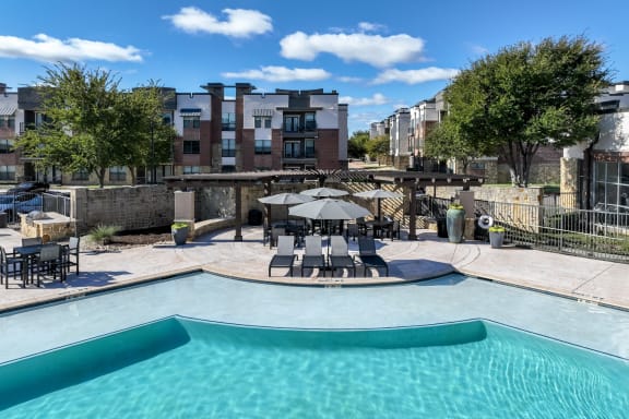 poolside lounging areas at Soho Parkway apartments