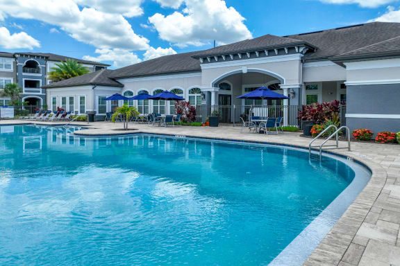 swimming pool at The Reserves at Alafaya apartments