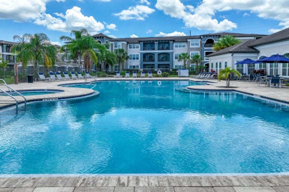 swimming pool at The Reserves at Alafaya apartments