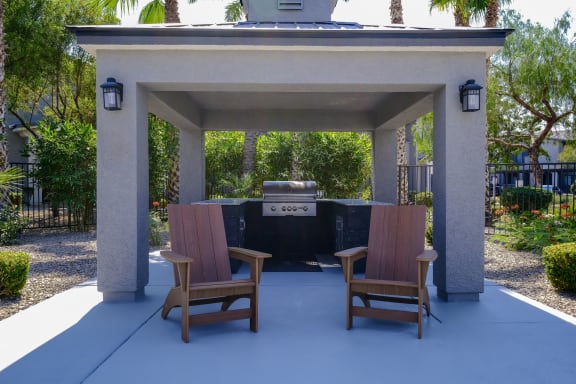 outdoor grilling area at South Blvd apartments