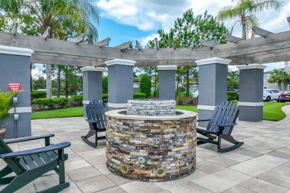 outdoor patio and lounging area at The Reserves at Alafaya apartments