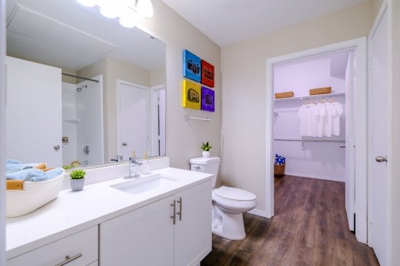 spacious bathroom at Roosevelt Square luxury apartments