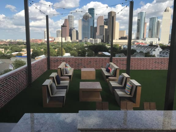 rooftop sky deck with sweeping views of Houston at Tinsley on the Park apartments
