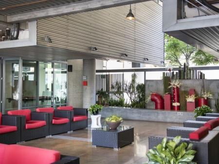Outdoor Dining And Entertainment Area at Met Lofts, California, 90015