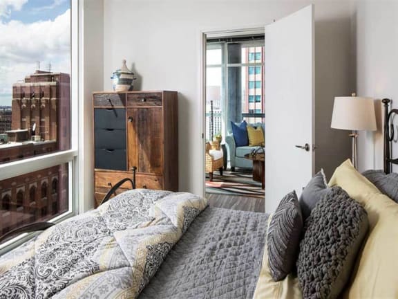 Studio Convertible 1 and 2 Bedroom at 805 N. Lasalle Drive Apartments