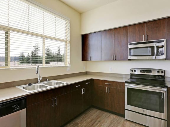 Kitchen at Elan Redmond Apartments, Redmond, WA 98052
