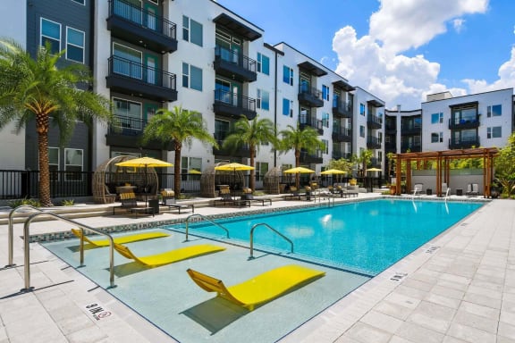 Swimming Pool And Sundeck at Berkshire Winter Park, Winter Park, FL, 32789