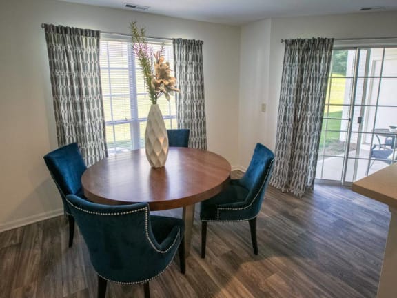 Dining room at Kensington Grove apartments