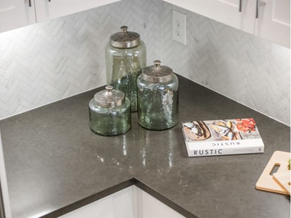 kitchens with quartz countertops at Tinsley on the Park apartments