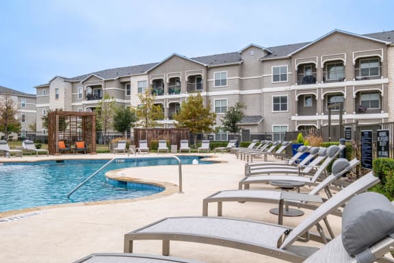swimming pool and sun deck at Park 3Eighty apartments