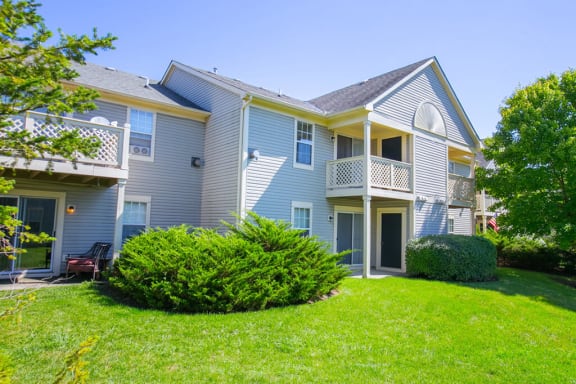 Covered balcony or patio at Perimeter Lakes apartments