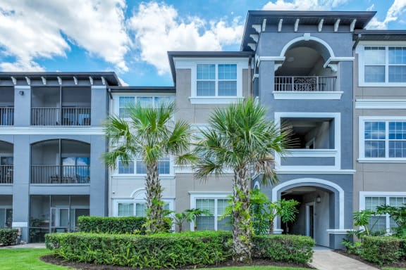 exterior view of The Reserves at Alafaya apartments