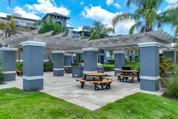 outdoor social area with picnic tables  at The Reserves at Alafaya apartments