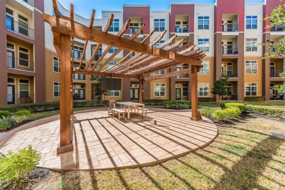 outdoor picnic table at Aspire at 610 apartments