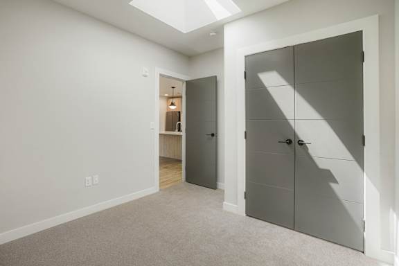 A room with a grey carpet and a grey wardrobe at The Avenue Lofts Golden Apartments, Golden