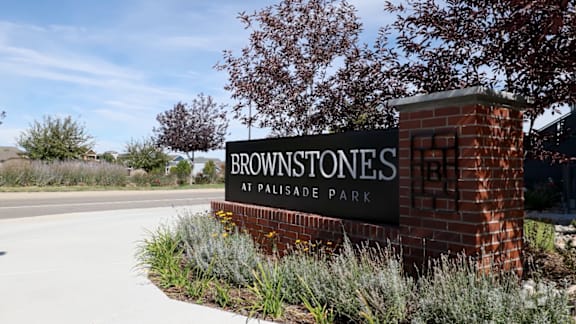A sign for Browningstones at Palisade Park is shown in front of a building.
