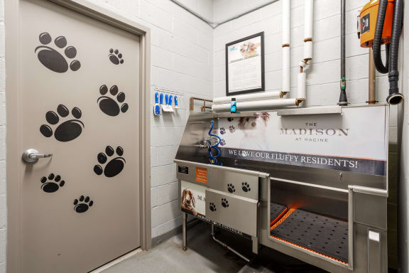 Pet wash at The Madison at Racine, Chicago, 60607