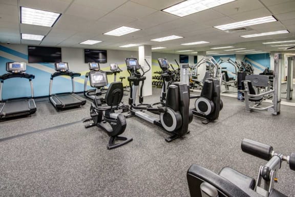 Spacious Gym At Iroquois Club Apartments In Naperville, IL