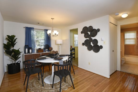 Dining room with a table and chairs&#xA0;at Colony Hill Apartments &amp; Townhomes, Baltimore, 21227