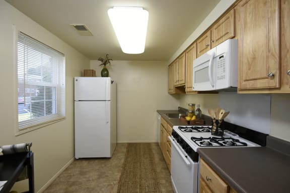 Kitchen&#xA0;at Colony Hill Apartments &amp; Townhomes, Baltimore, MD, 21227