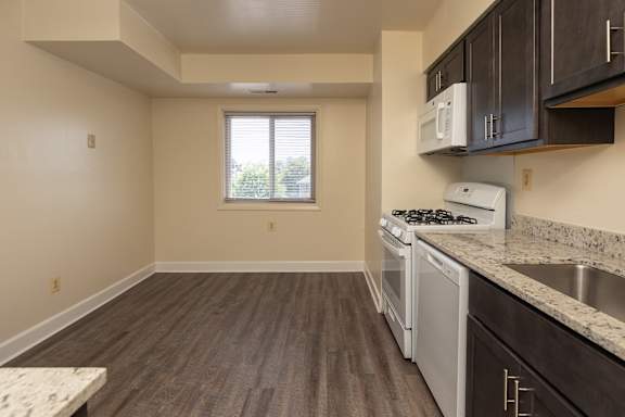 A kitchen with a stove, oven, and cabinets at Lawyers Hill Apartments, Elkridge, MD, 21075