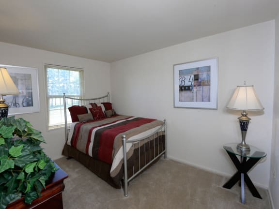 Large second bedroom at Yorktowne Townhomes Apartments, Hanover, 17331