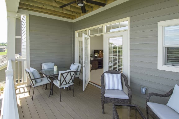 Outdoor Patio at Greystone Pointe, Knoxville, Tennessee