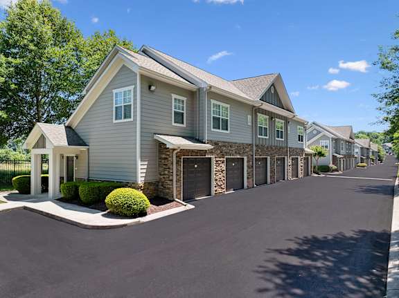 A row of houses with driveways in front.
