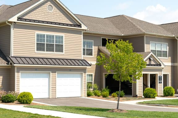 Universally Attached And Detached Garages at Greystone Pointe, Tennessee