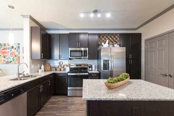 vintage-at-emory-road-kitchen