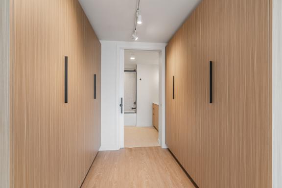 D - Walkthrough custom closets