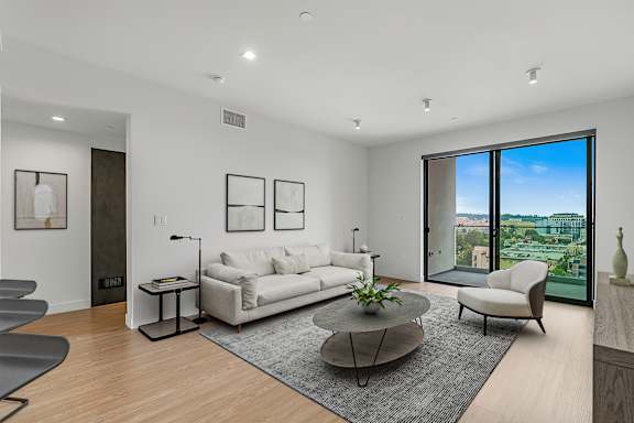 E2 - living space with large balcony