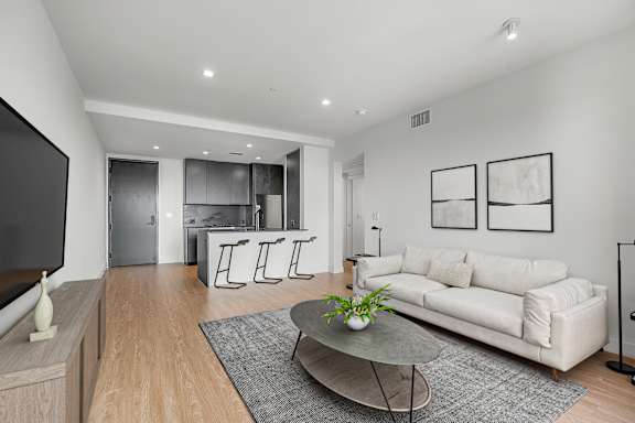E2 - Open kitchen and living space