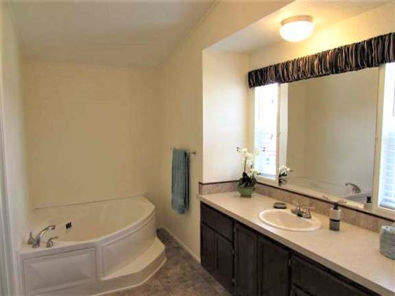 Bathroom Feature at Maple Grove Rental Homes in Lincoln, NE
