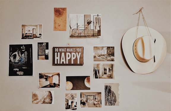Wall Decor at Maple Grove, Lincoln, 68521