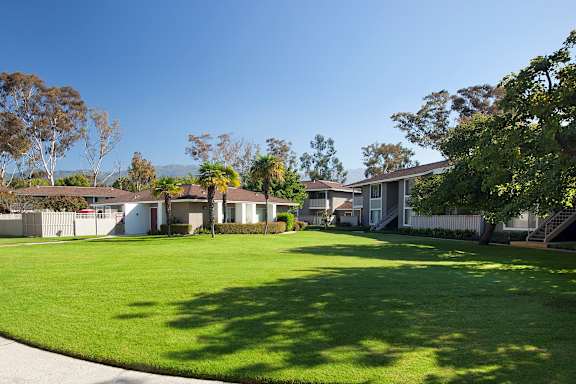 Exterior Walking Lawns at Patterson Place, Santa Barbara