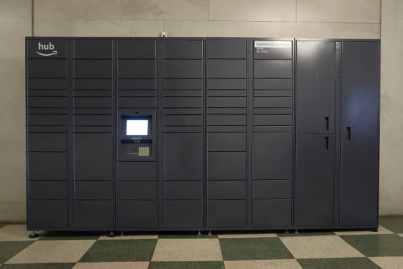 package lockers at Commodore perry