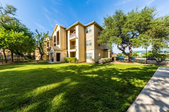 san antonio apartments exterior