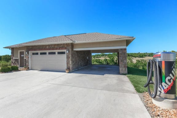 Exterior view1 at Prairie Creek Apartments & Townhomes, Lenexa, 66219