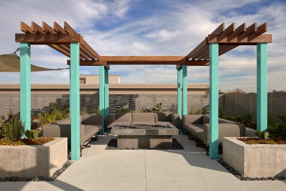 Outdoor Living Area With Fire Pits at Link Apartments® Canvas, Atlanta