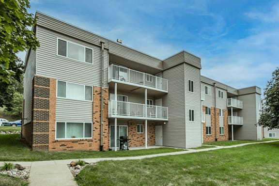 Apartment and Community Amenities | Indian Hills Apartments