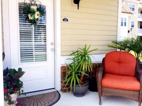 Private patio with plants and chair at Fenwyck Manor Apartments, Virginia, 23320
