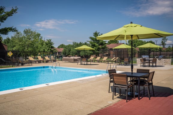 Pool at Woodbridge Apartments, Louisville, KY, 40242