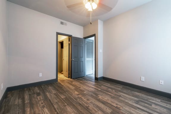 wood-style flooring in apartments near houston tx