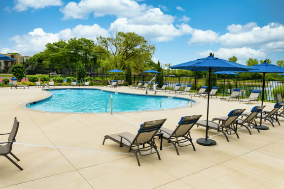 Swimming Pool And Sundeck at Foxboro Apartments, Wheeling, IL, 60090