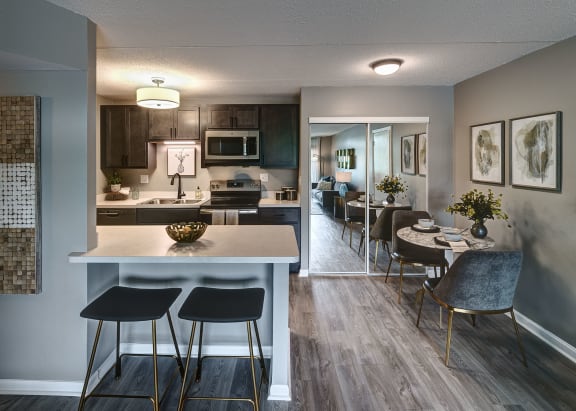Fully Equipped Kitchens And Dining at Foxboro Apartments, Wheeling, 60090